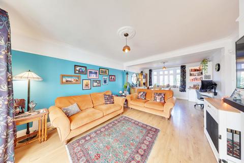3 bed property, in Ravensbury Road, £534,000