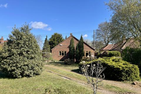 3 bed property, in Knodishall, £440,000