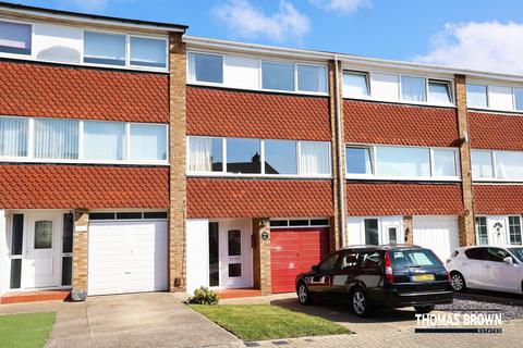 4 bed property, in Place Farm Avenue, £485,000
