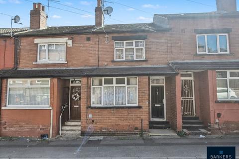 2 bed property, in Nunnington Street, £60,000