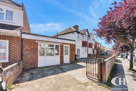 4 bed property, in Kingsley Avenue, £750,000