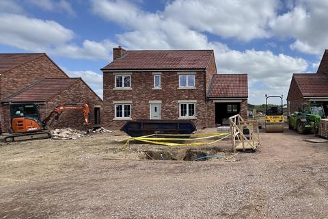 4 bed property, in Main Road, £575,000