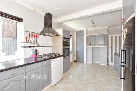 3 bed property, in Kingsway, £345,000