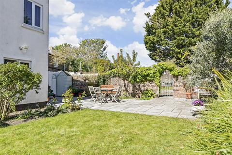 3 bed property, in Elms Avenue, £600,000