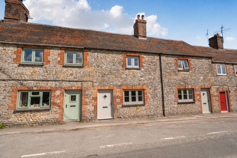 2 bed property, in Church Street, £350,000