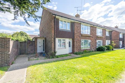 2 bed property, in Gilbert Road, £235,000