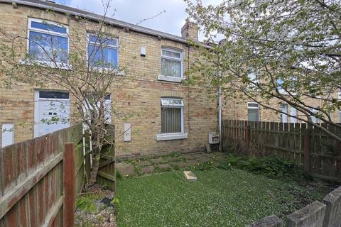 2 bed property, in Maple Street, £50,000