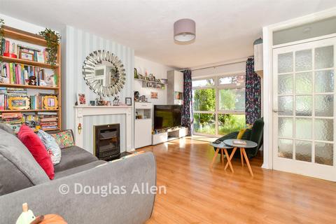 3 bed property, in Cowdray Way, £425,000