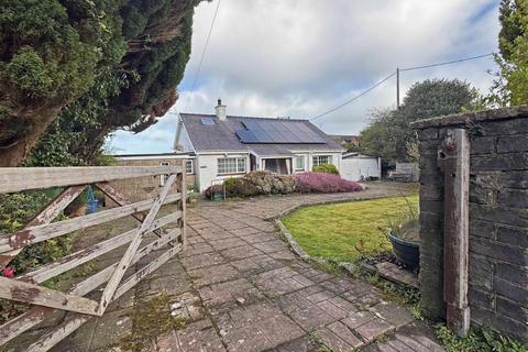 2 bed property, in Rhostryfan, £260,000