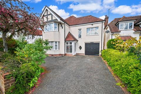 4 bed property, in Links Avenue, £550,000