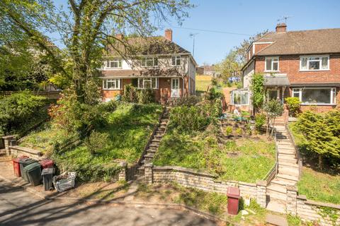 3 bed property, in Armour Hill, £350,000