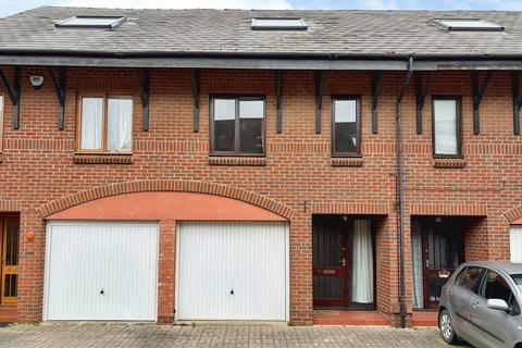 3 bed property, in Fairview Close, £300,000