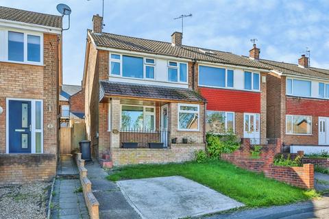 3 bed property, in Attewell Road, £170,000