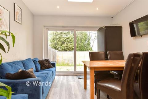 5 bed property, in Bexley Road, £650,000