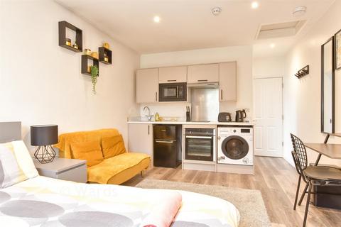 5 bed property, in Bexley Road, £650,000