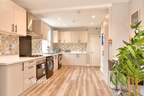 5 bed property, in Bexley Road, £650,000