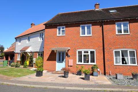 3 bed property, in St. Pauls Mews, £375,000
