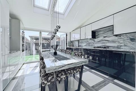 3 bed property, in Claudius Way, £350,000