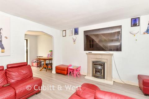 4 bed property, in Audret Close, £500,000