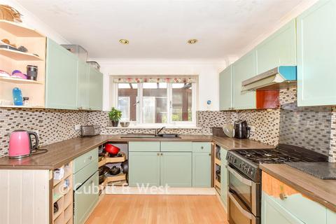 4 bed property, in Audret Close, £500,000