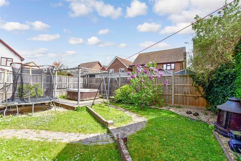 4 bed property, in Audret Close, £500,000
