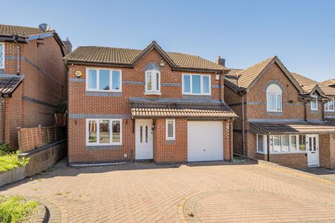 4 bed property, in Warwick Road, £450,000