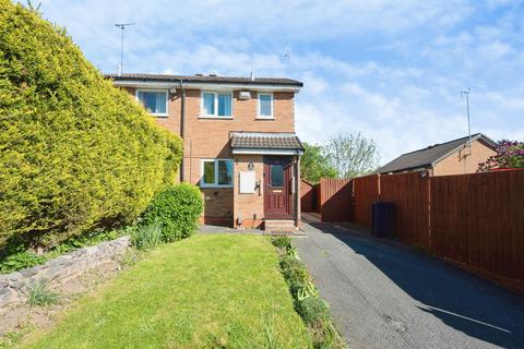 2 bed property, in Cocksmead Croft, £230,000