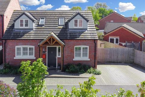 3 bed property, in Alexander Mews, £300,000