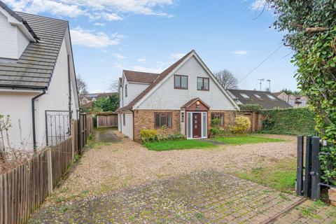 5 bed property, in Oakwood Road, £850,000