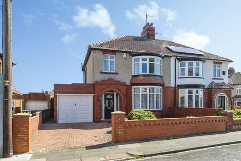 3 bed property, in Glendale Avenue, £210,000