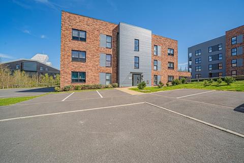 2 bed property, in Elm Road, £215,000