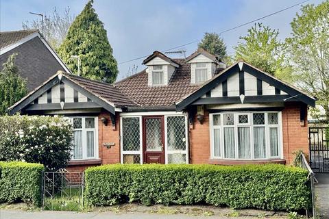 3 bed property, in Amos Lane, £315,000