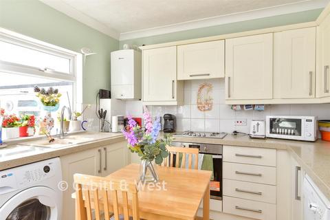 2 bed property, in Ladies Mile Road, £400,000