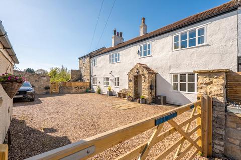3 bed property, in Lumby Hill, £600,000