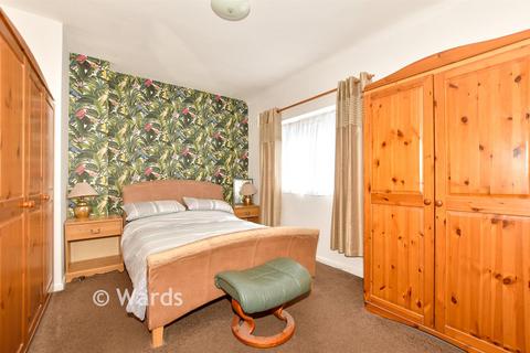 2 bed property, in Charles Crescent, £230,000
