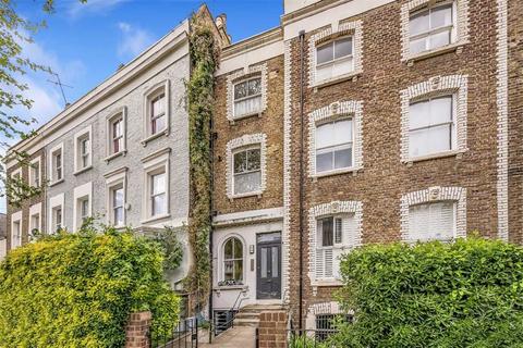 1 bed property, in Loftus Road, £299,000