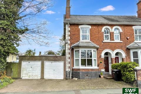 3 bed property, in Finchfield Road, £350,000