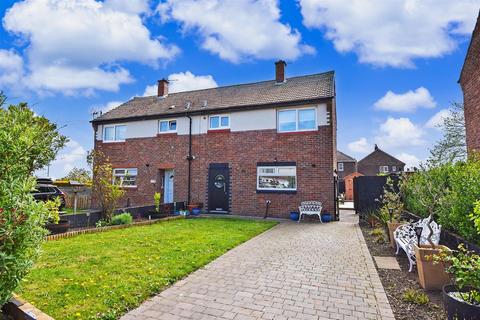 2 bed property, in Poplar Drive, £182,000