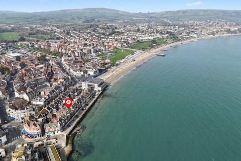2 bed property, in Swanage, £425,000