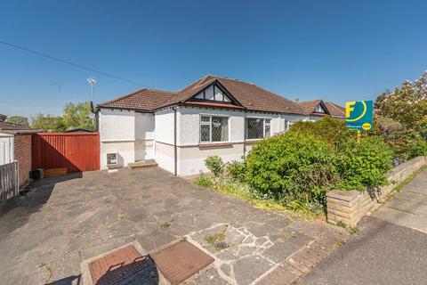 2 bed property, in Lyndhurst Gardens, £565,000