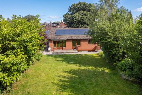 4 bed property, in Brookfield Avenue, £625,000