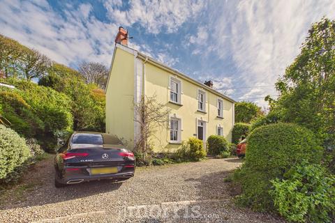 3 bed property, in Burton, £450,000