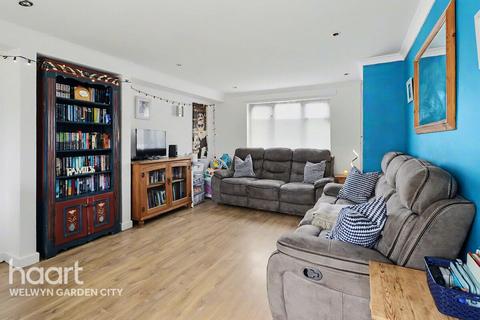 3 bed property, in Ryelands, £375,000