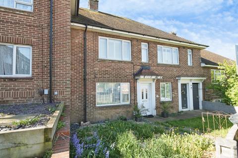 2 bed property, in Sherbourne Close, £250,000