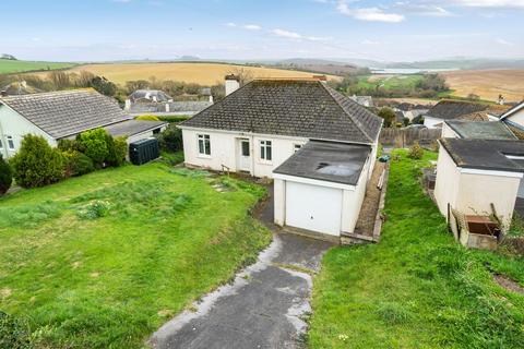 3 bed property, in Charleton Way, £425,000