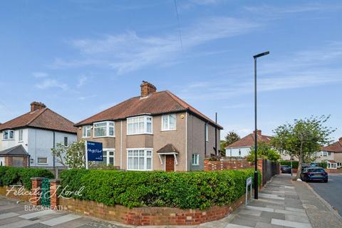 3 bed property, in Hornfair Road, £650,000