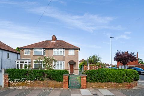 3 bed property, in Hornfair Road, £650,000