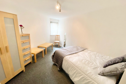 4 bed property, in Bellgrove Street, £15,000