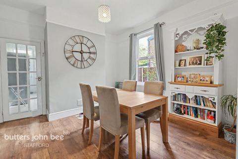 5 bed property, in Newport Road, £367,500