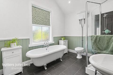 5 bed property, in Newport Road, £367,500